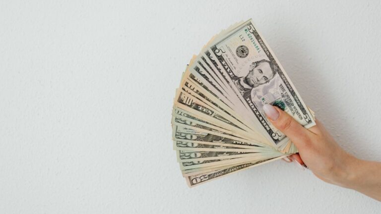 How to Make a Monthly Budget That Actually Works