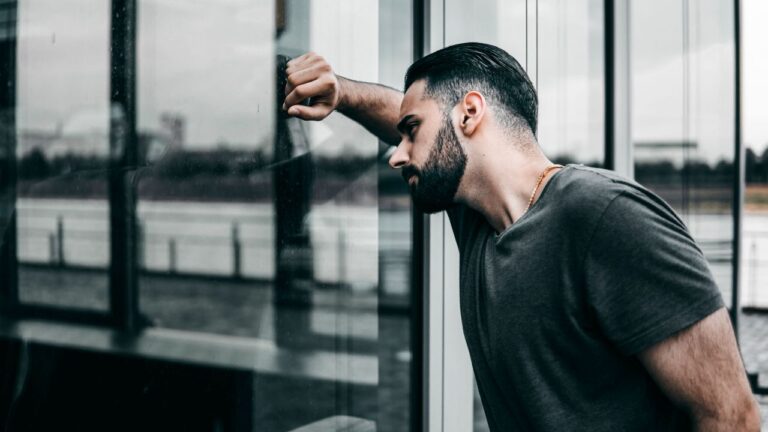 6 Practical Ways to Deal With Anxiety and Overthinking