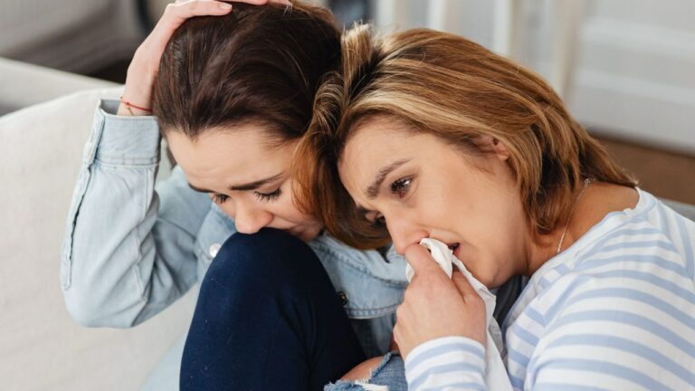 How to Support Someone Who’s Going Through a Hard Time